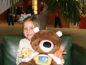 阿什琳和“杰瑞”糖尿病熊帮助患有糖尿病的孩子